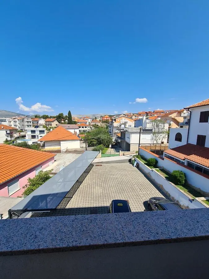 Modern Apartment Near The Sea-Mise Trogir