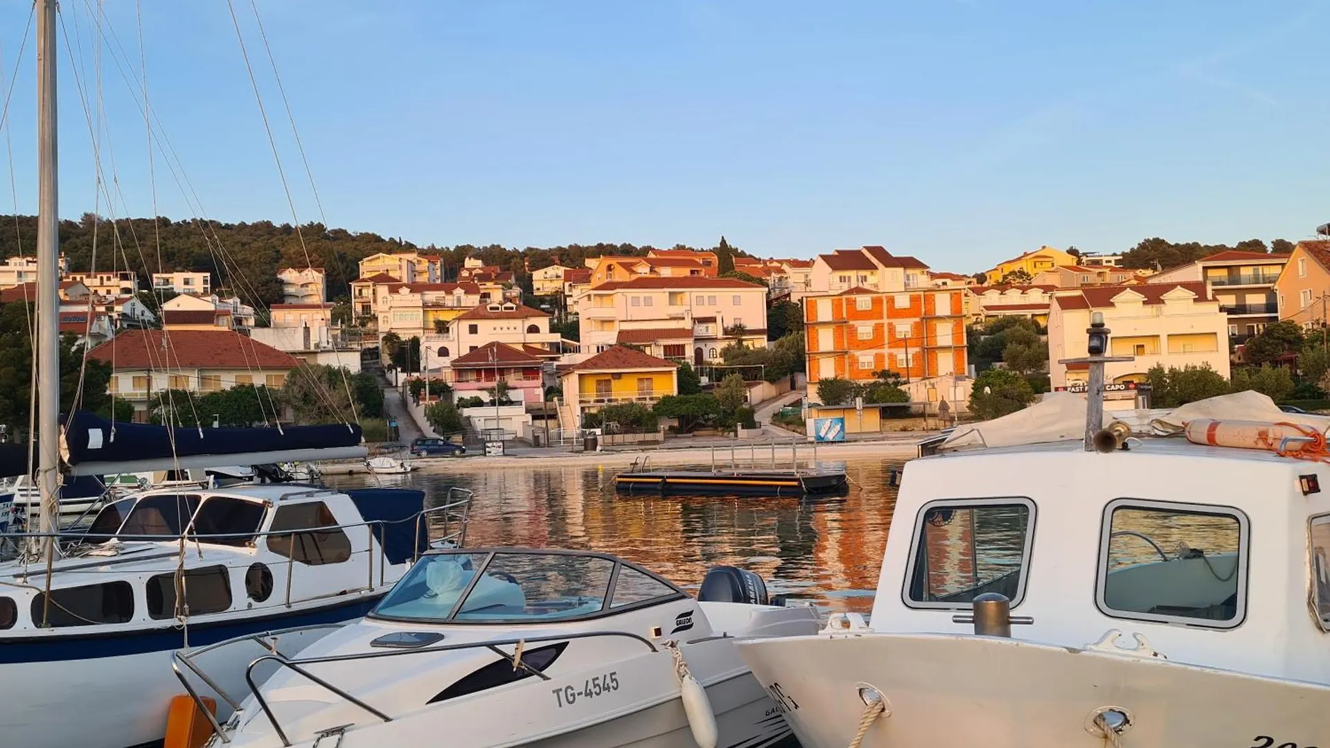 Modern Apartment Near The Sea-Mise Trogir
